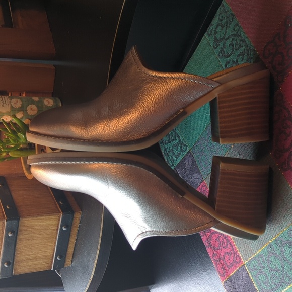 Hush Puppies Hannah Mule slide on silver Women's 7.5 W stylish NEW NWB - Picture 6 of 10